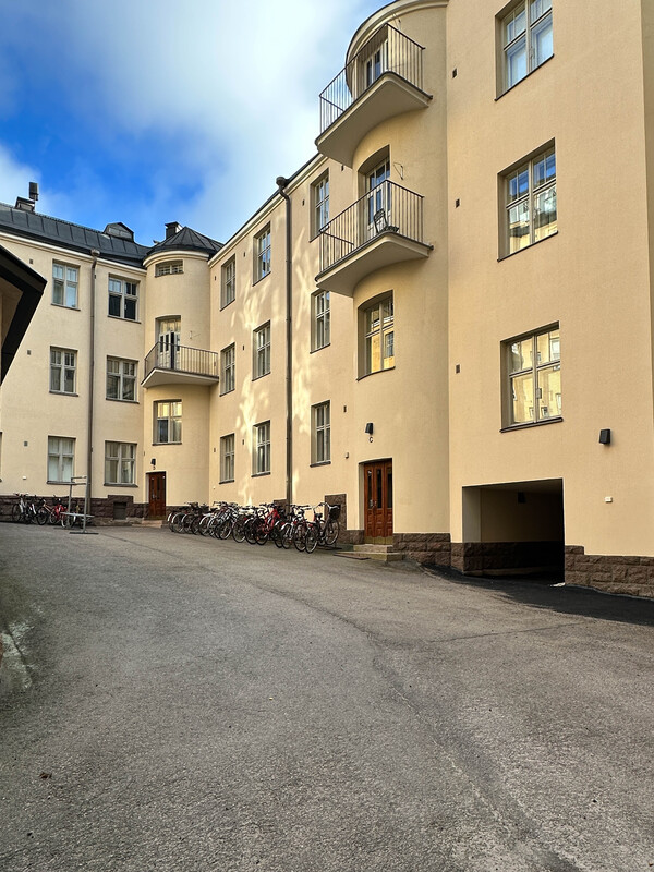 Asunto on sisäpihan rauhassa.