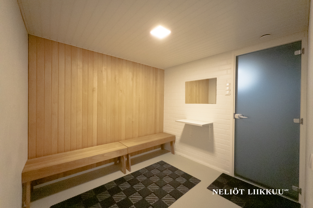 Taloyhtiön saunan pukuhuone