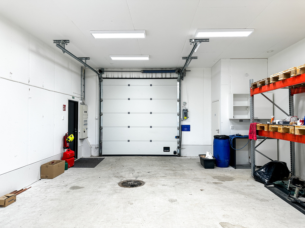 3m nosto-ovi varastossa