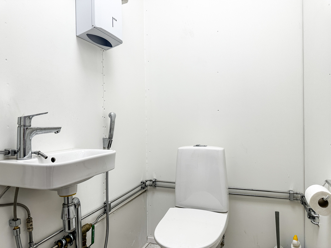 erillinen wc keittiön takana