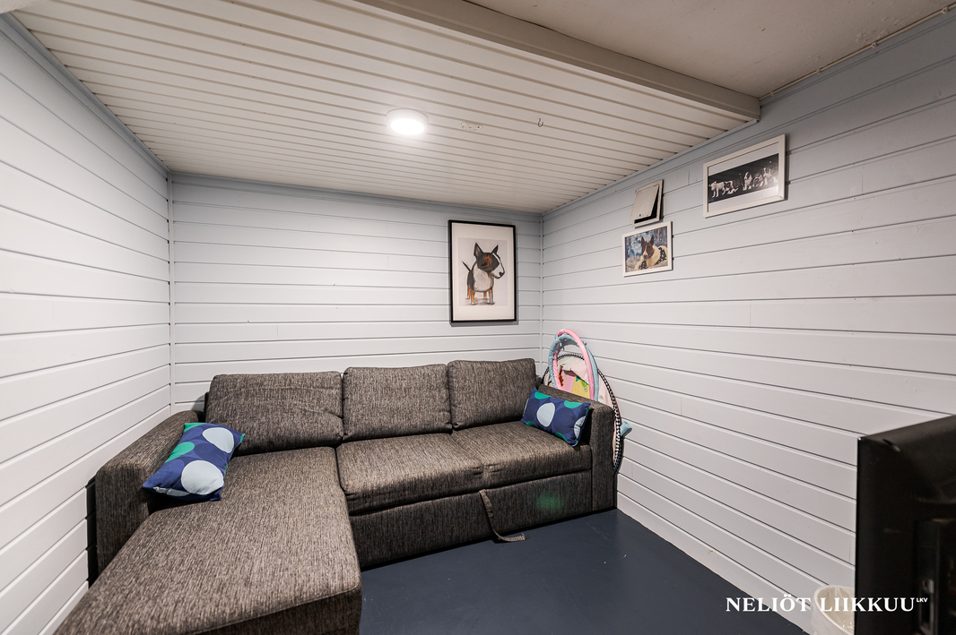 Kellarin työ/vierashuone