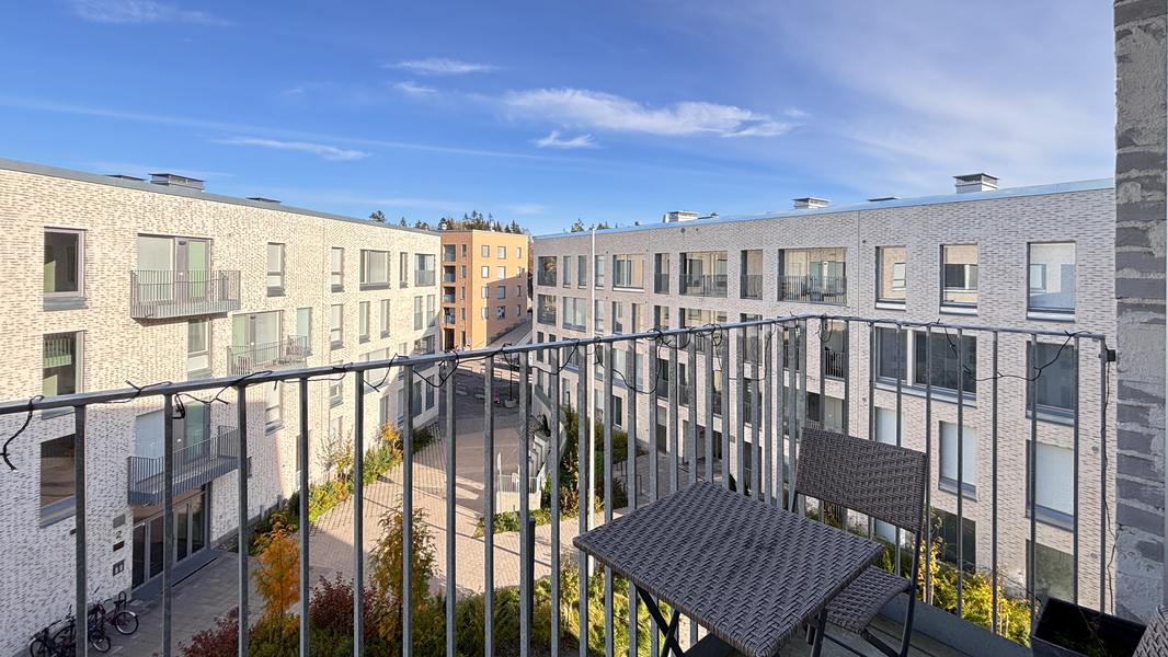 Oma parveke sisäpihalle päin