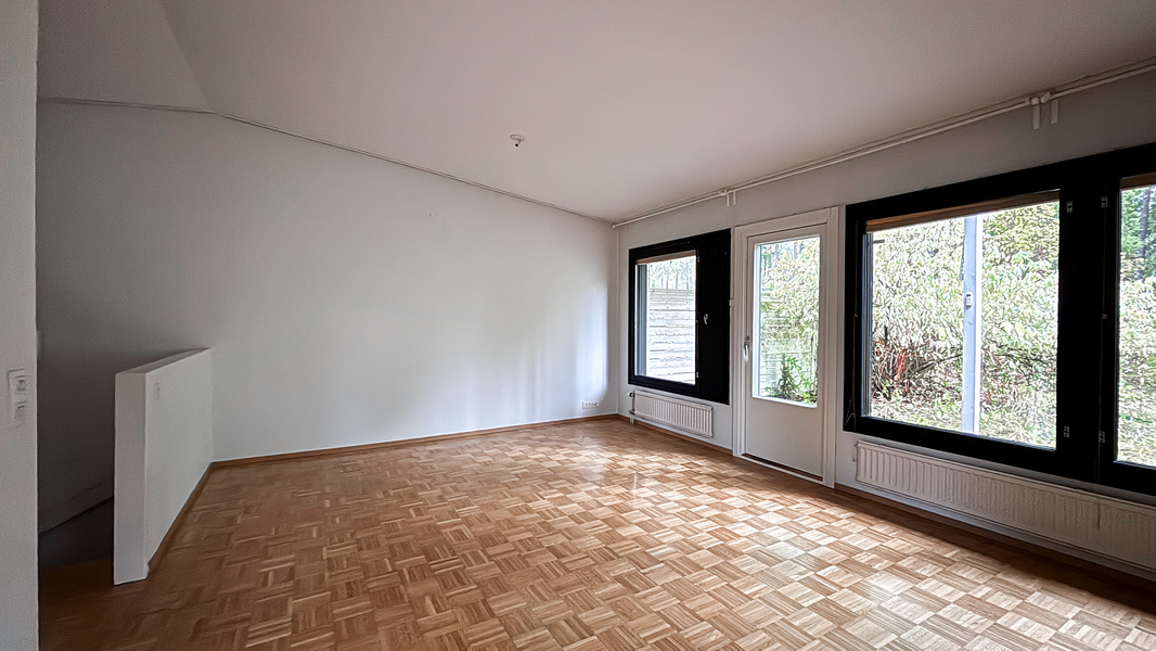 Yläkerran valoisa olohuone