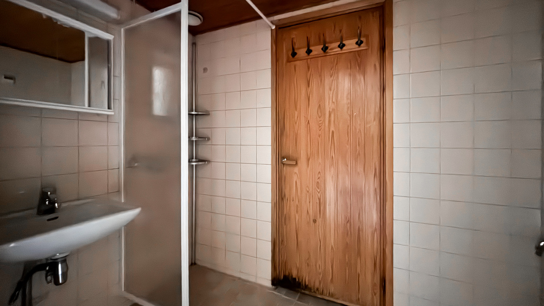 Alakerran kylpyhuone