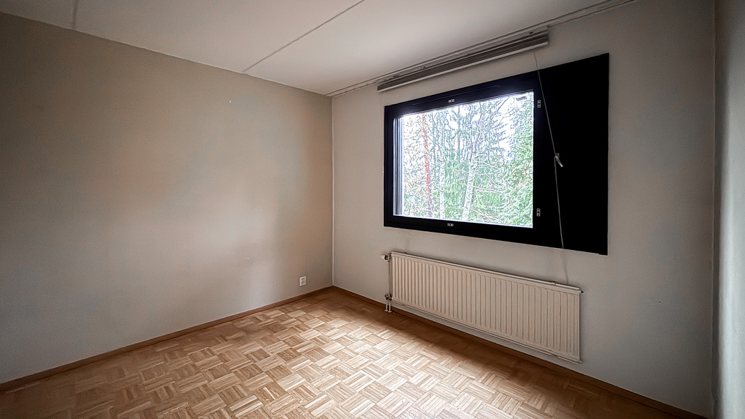 Alakerran makuuhuone