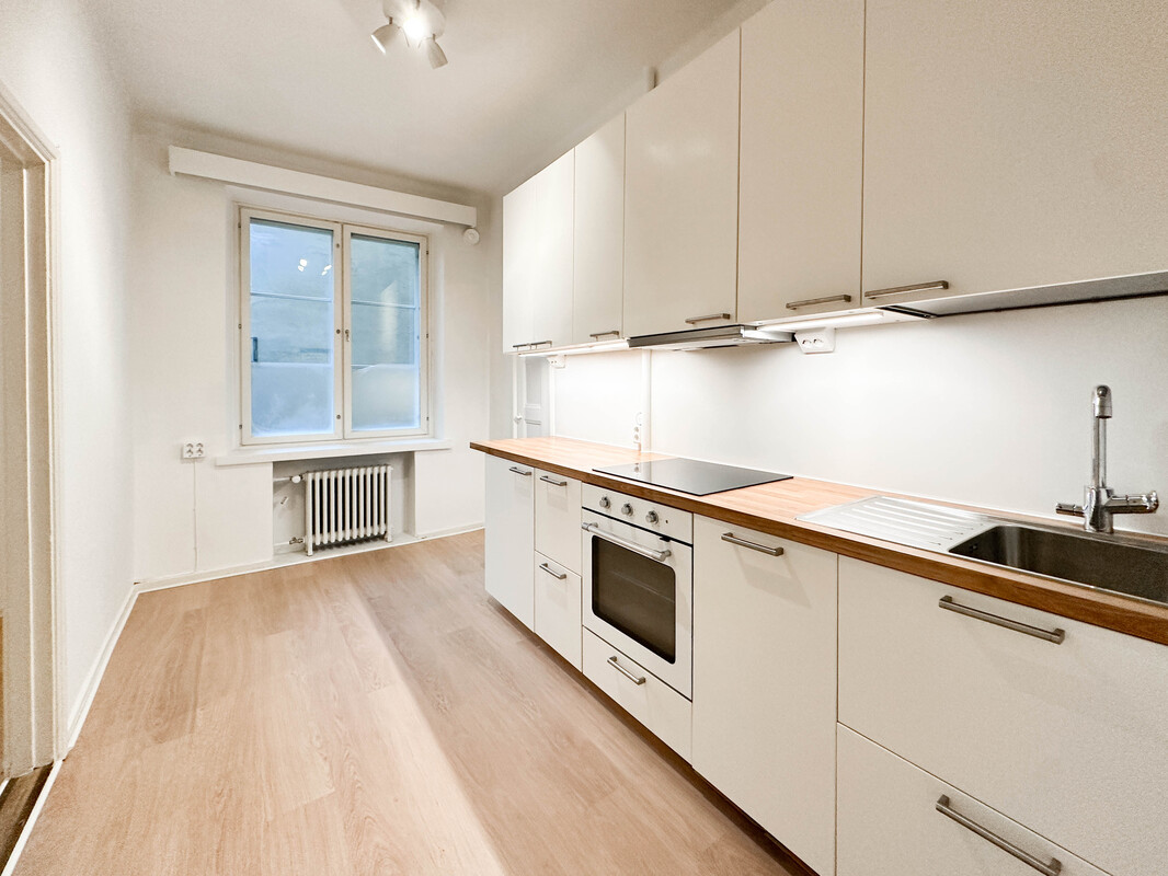 Erillinen keittiötila.