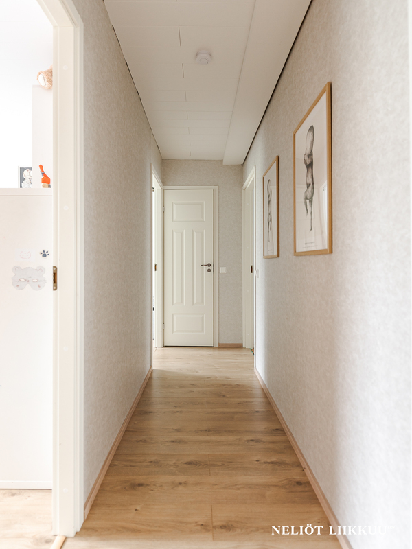 Käytävän varrella makuuhuoneet