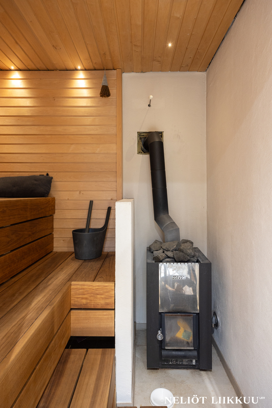 Puukiuas saunassa
