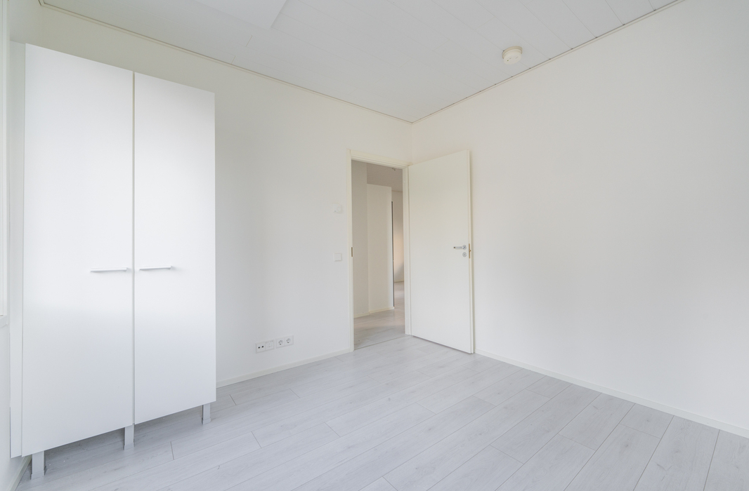 Makuuhuone 2 säilytyskaapistolla