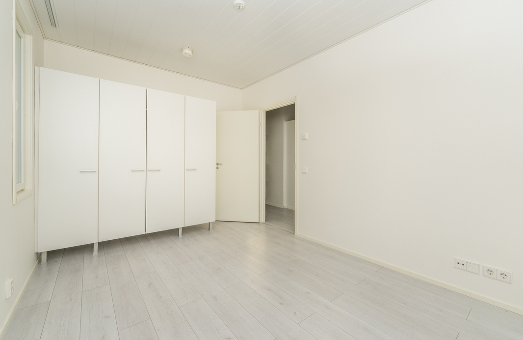 Makuuhuone 1 säilytyskaapistot