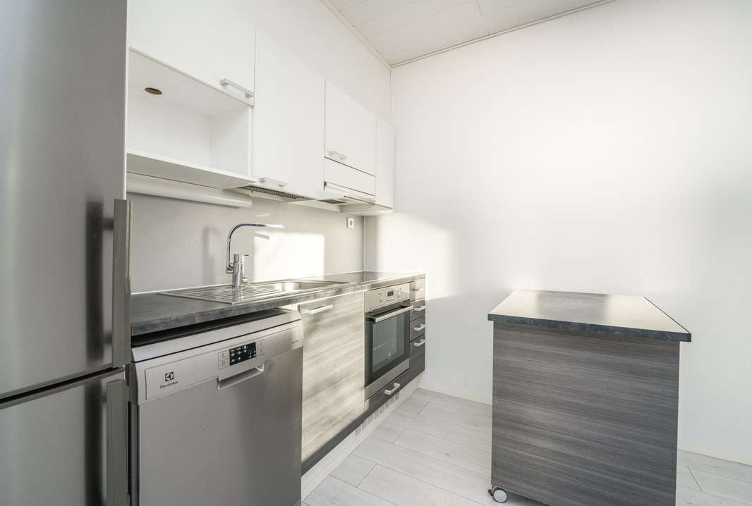 Avokeittiössä liikuteltava saareke