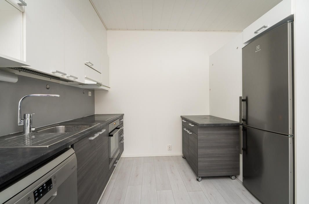 Avokeittiössä liikuteltava saareke