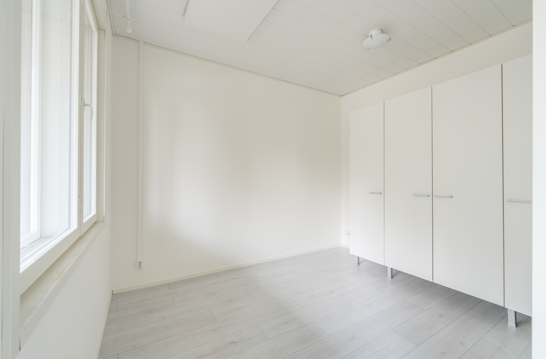 Makuuhuoneessa säilytyskaapistot