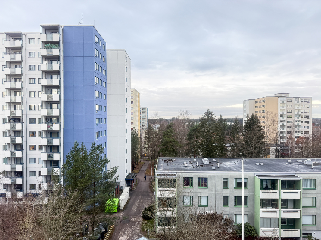 Näkymä parvekkeelta sisäpihalle