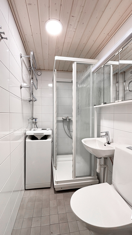 Juuri remontoitu kylpyhuone