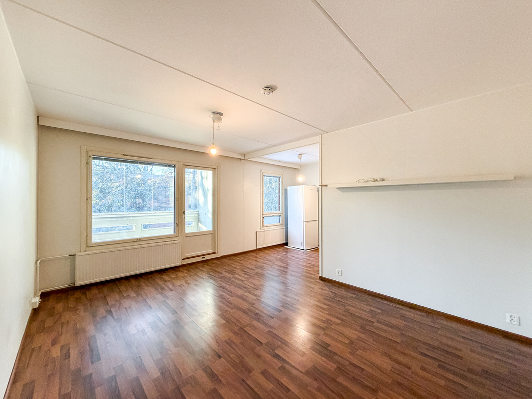 Ylimmän kerroksen kolmio rauhallisessa taloyhtiössä!