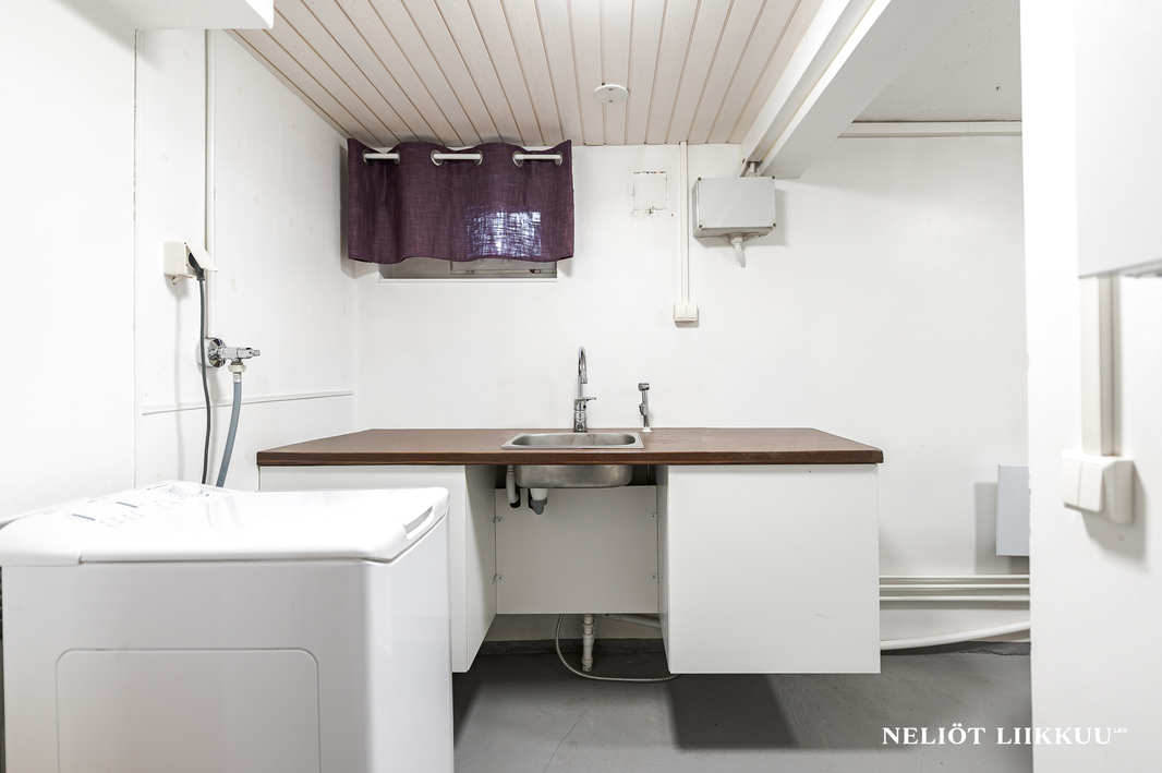 Alakerran kodinhoitohuone