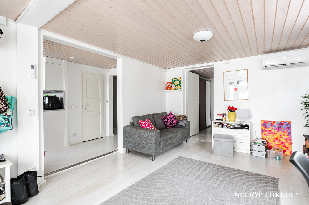 Alakerran oleskelutila