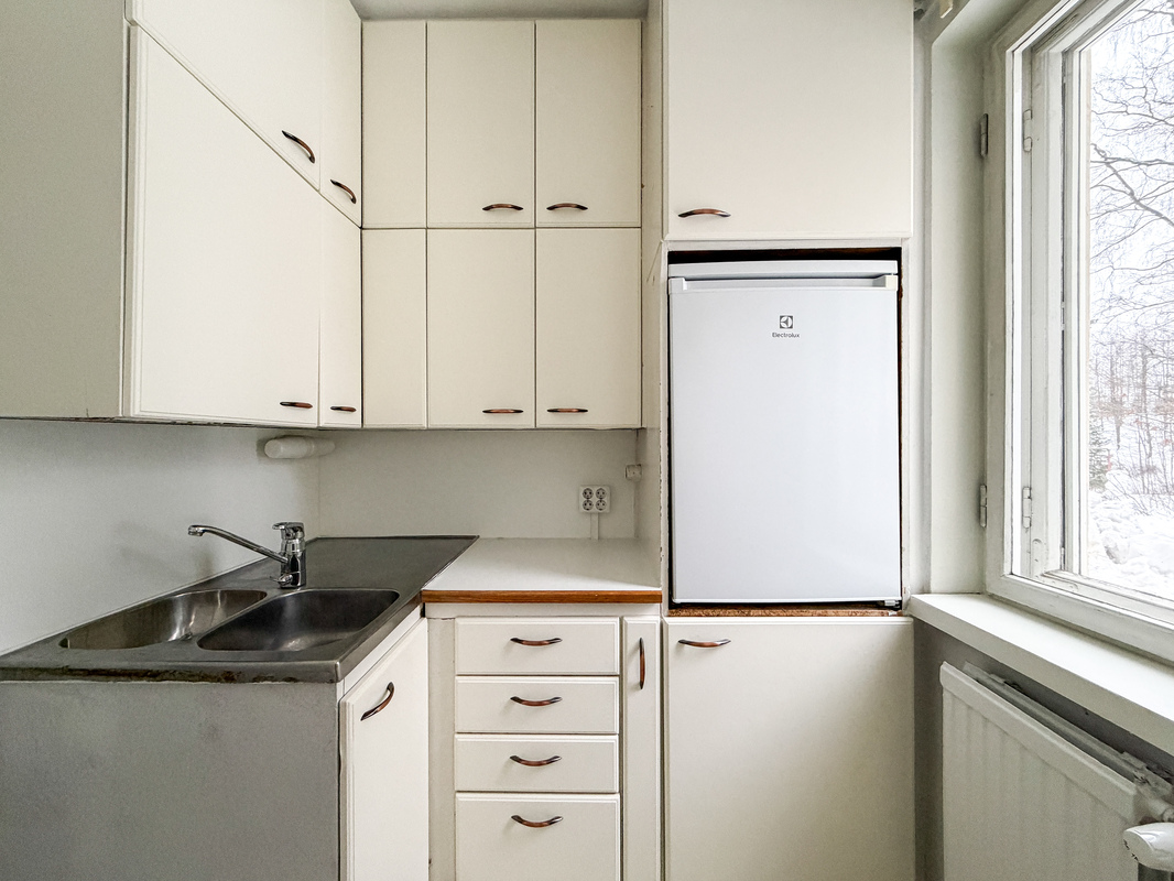 keittiöön tullaan asentamaan vielä uusi hella/uuni