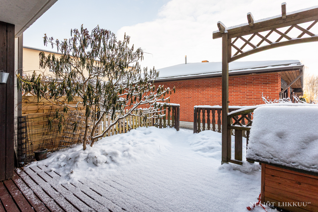 Takapihalla terassia