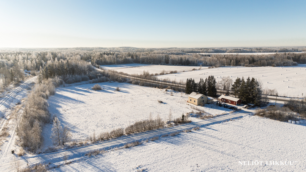 Osa tontista peltomaata