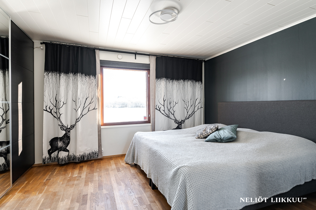 Alakerran makuuhuone