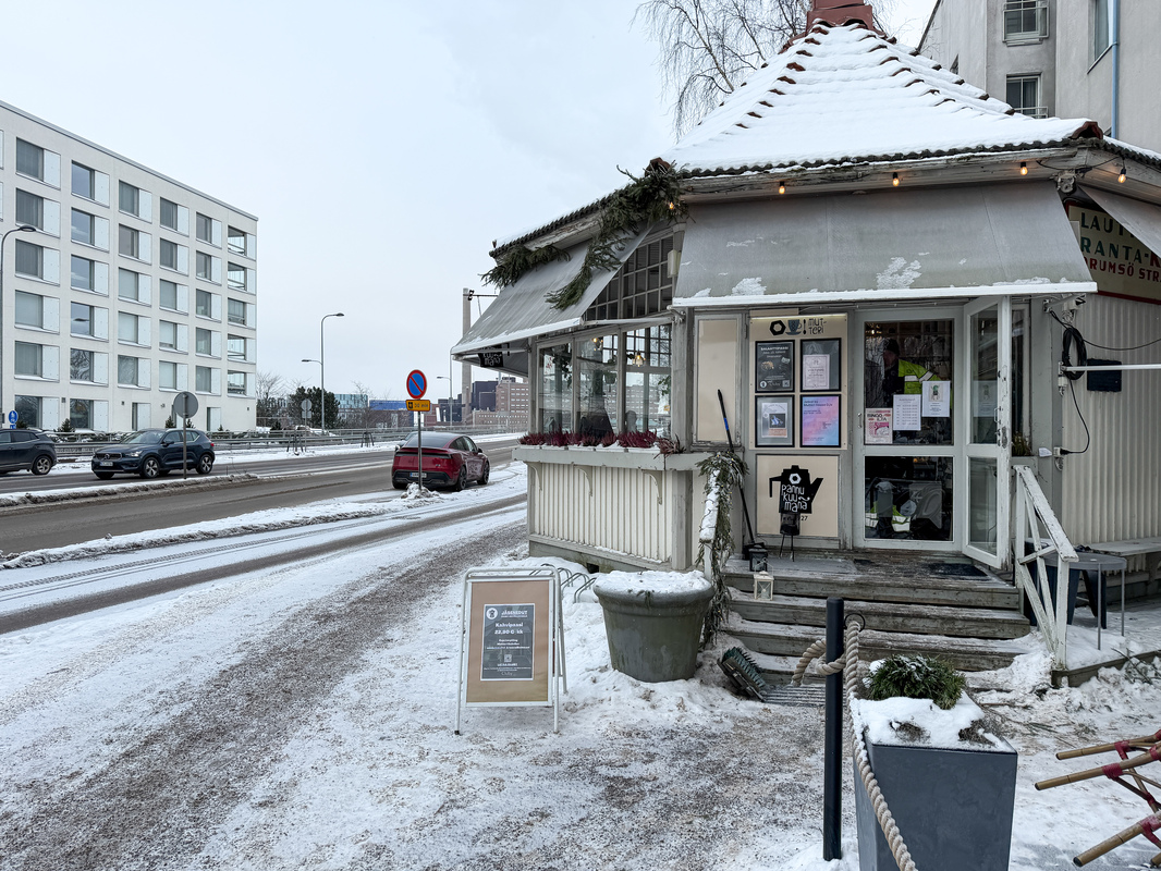 Aivan vierestä löytyy Lauttasaaren legendaarinen mutteri kahvila