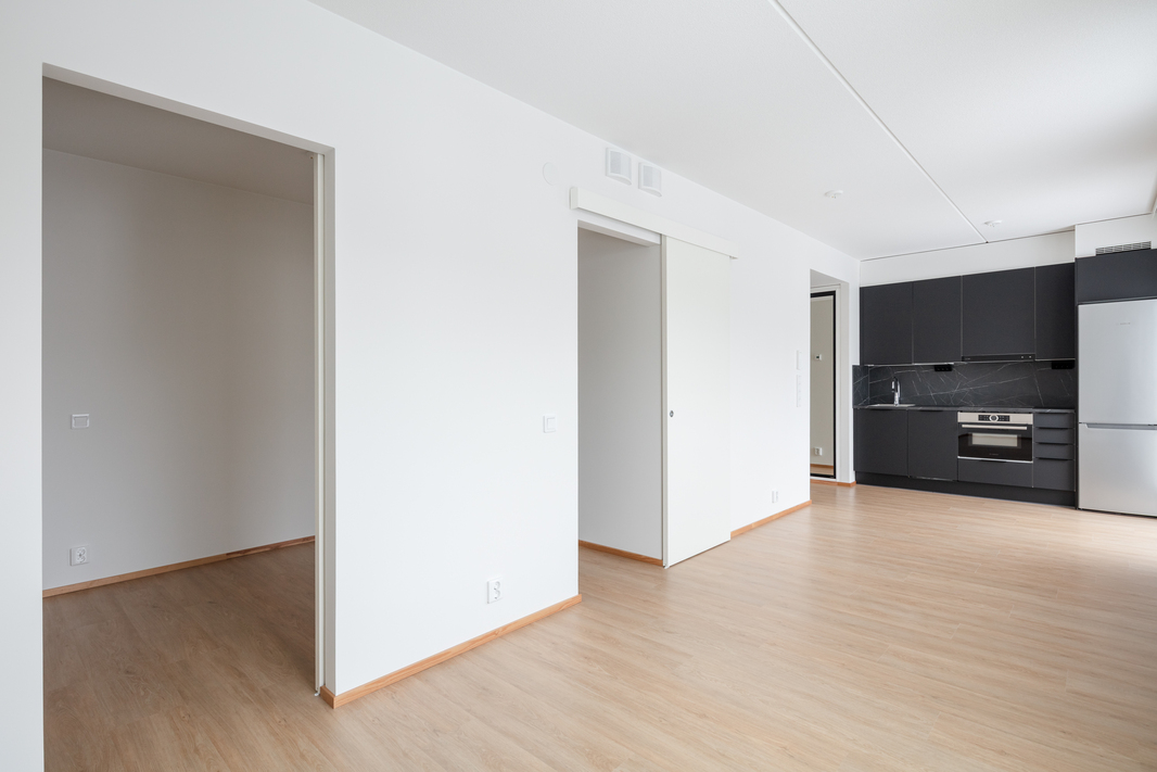 Liukuovella suljettava alkovi