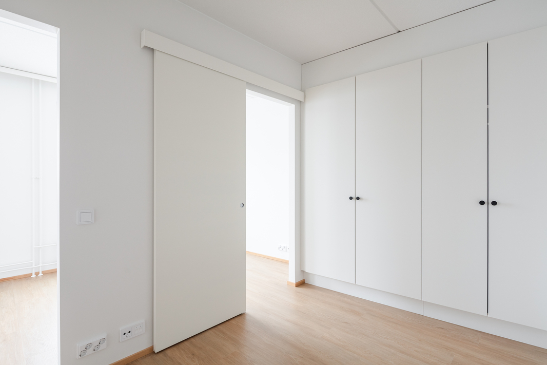 Alkovissa kaappitilaa