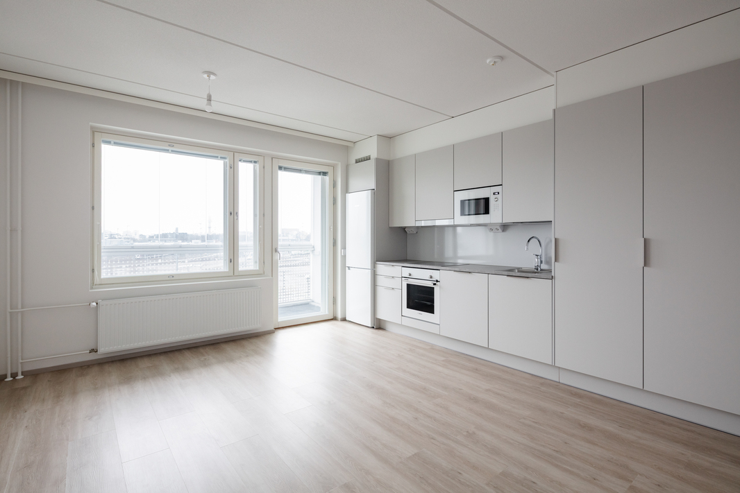 Hyvin varusteltu keittiö