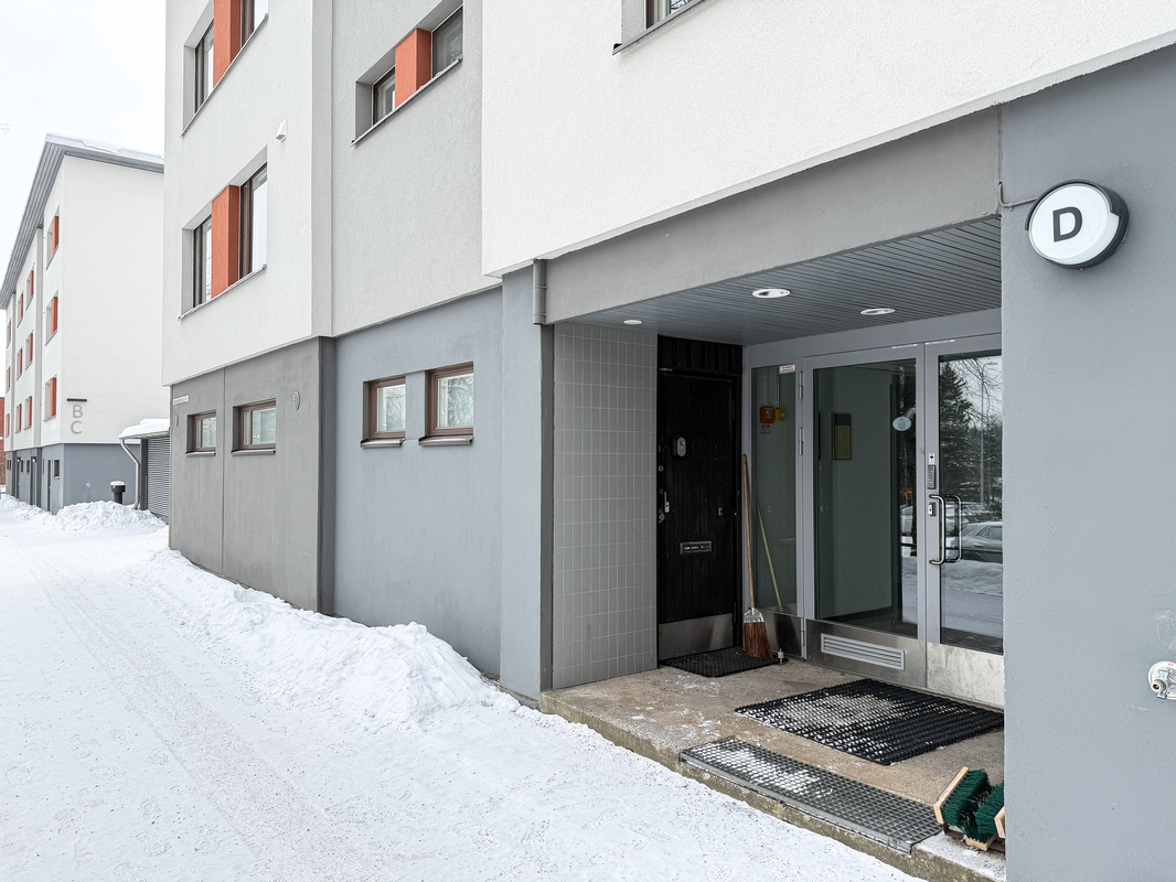 Tilassa oma sisäänkäynti ulkoa sisälle