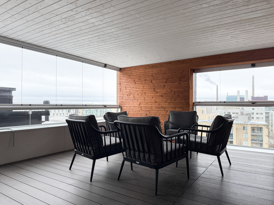 Taloyhtiön saunatilojen parveke