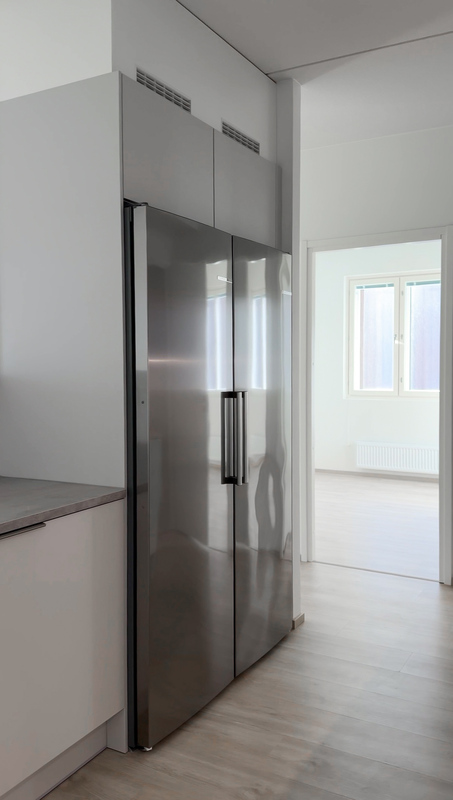 Täysimittaiset jääkaappi ja pakastin