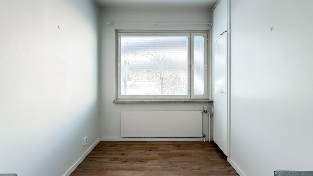 Keittiöön mahtuu ruokapöytä