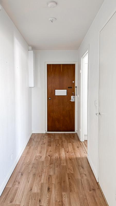 Eteinen ja käytävä