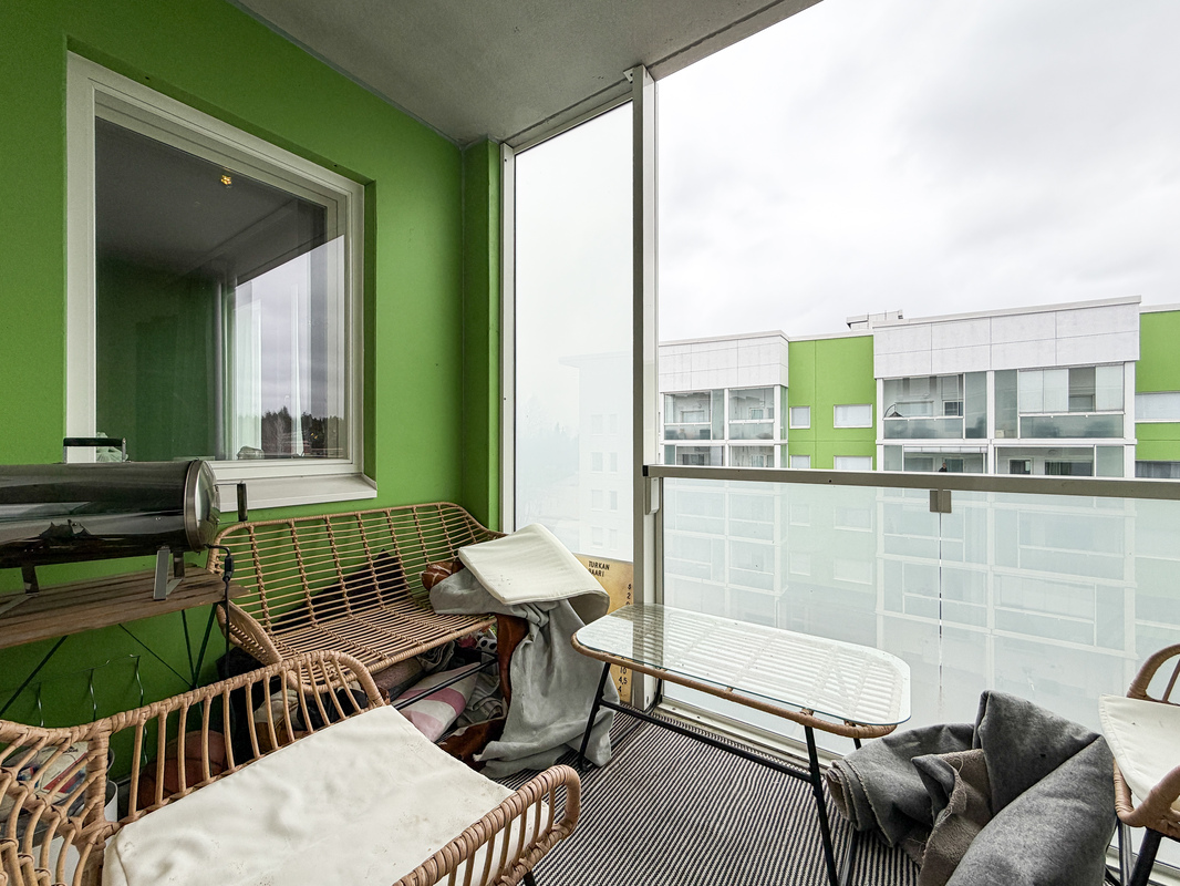 keittiöstä kulku parvekkeelle