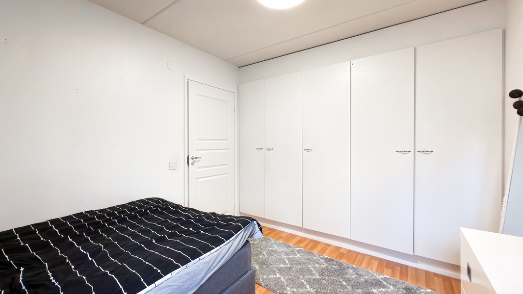 Kiinteää kaappitilaa