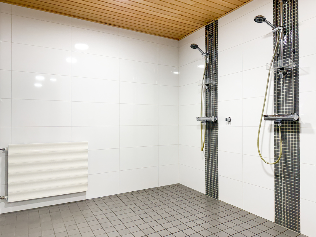 Taloyhtiön saunatilojen suihkutila