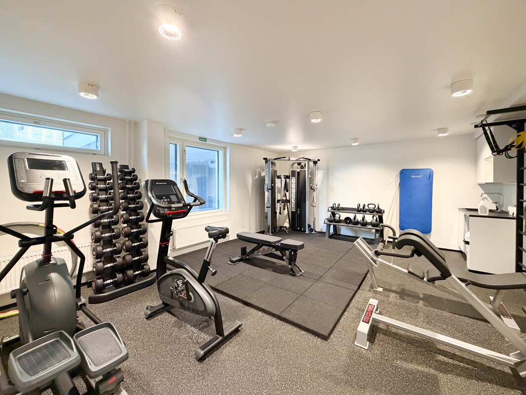 Taloyhtiön kuntosali.