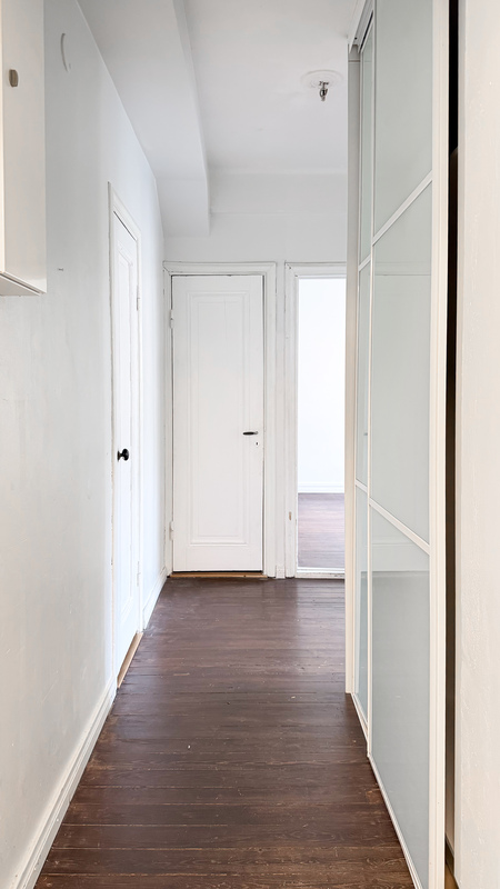 Eteisessä kiinteää kaappitilaa