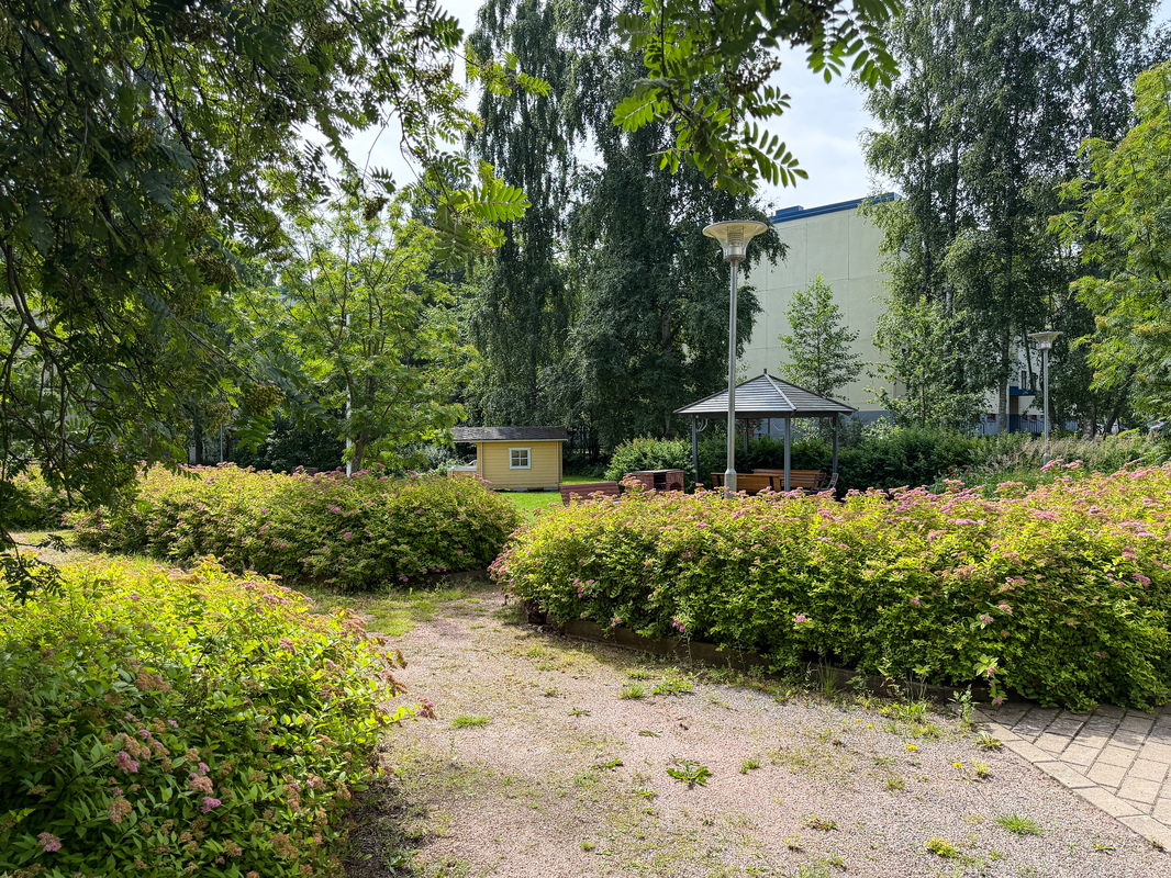 Taloyhtiöllä ihana sisäpiha