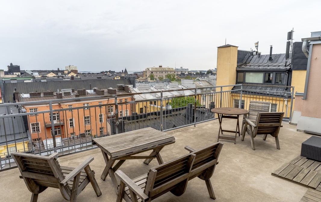 Upeat maisemat kattoterassilta