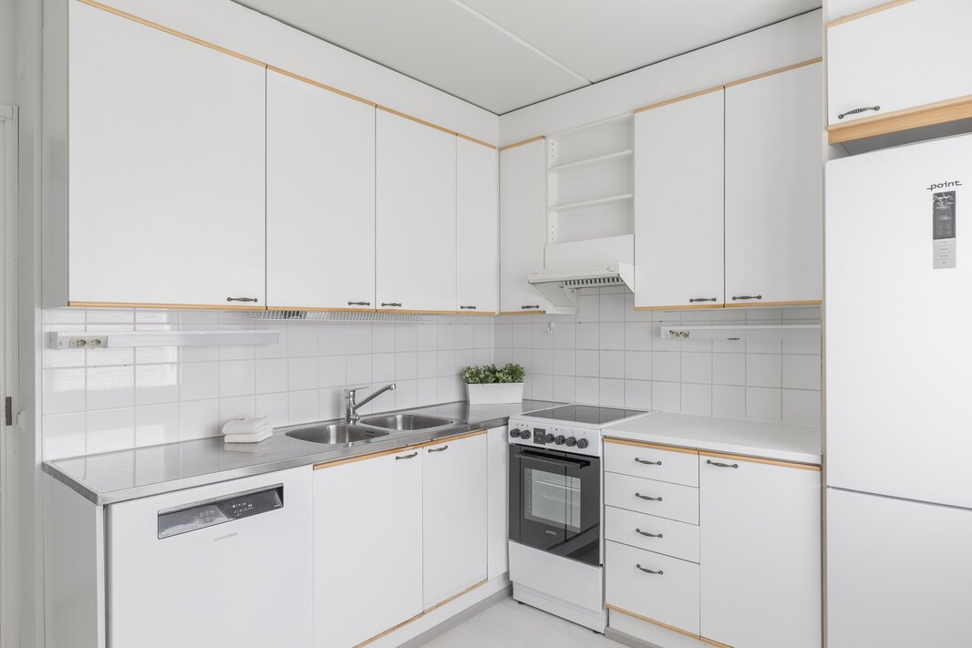 Astianpesukone kuuluu varustukseen.