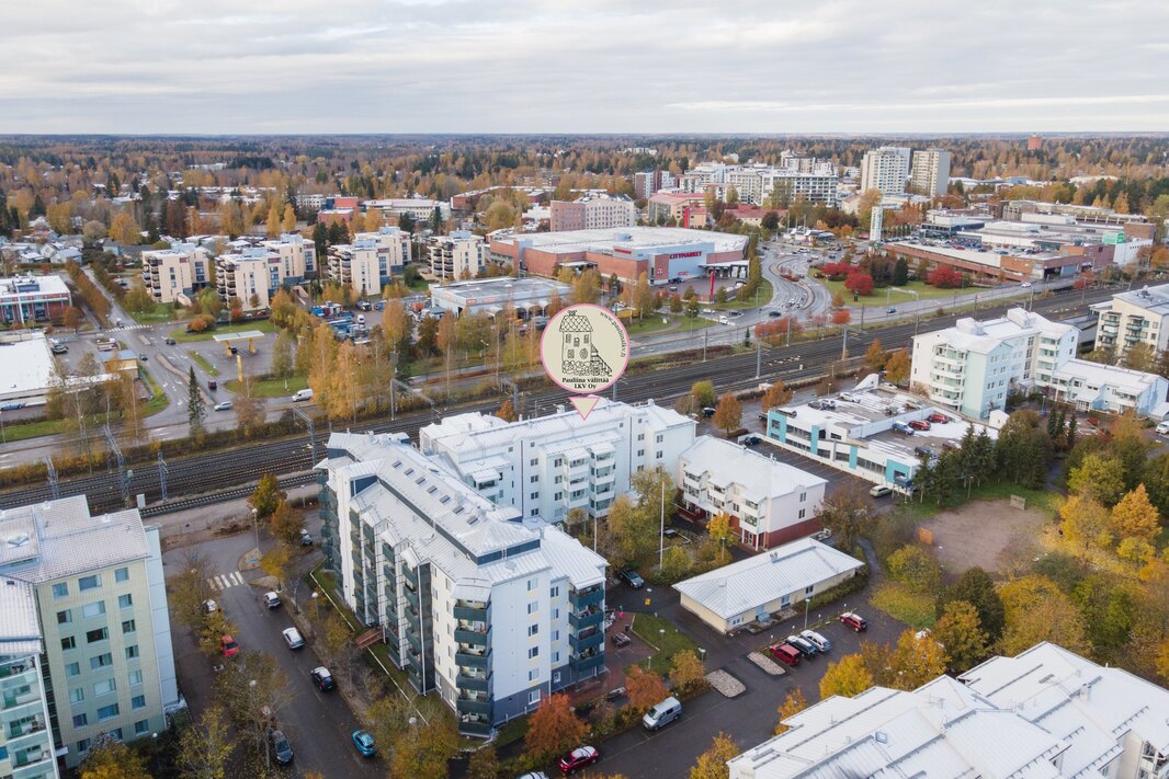 Juna-asema (HSL) n. 800 m.