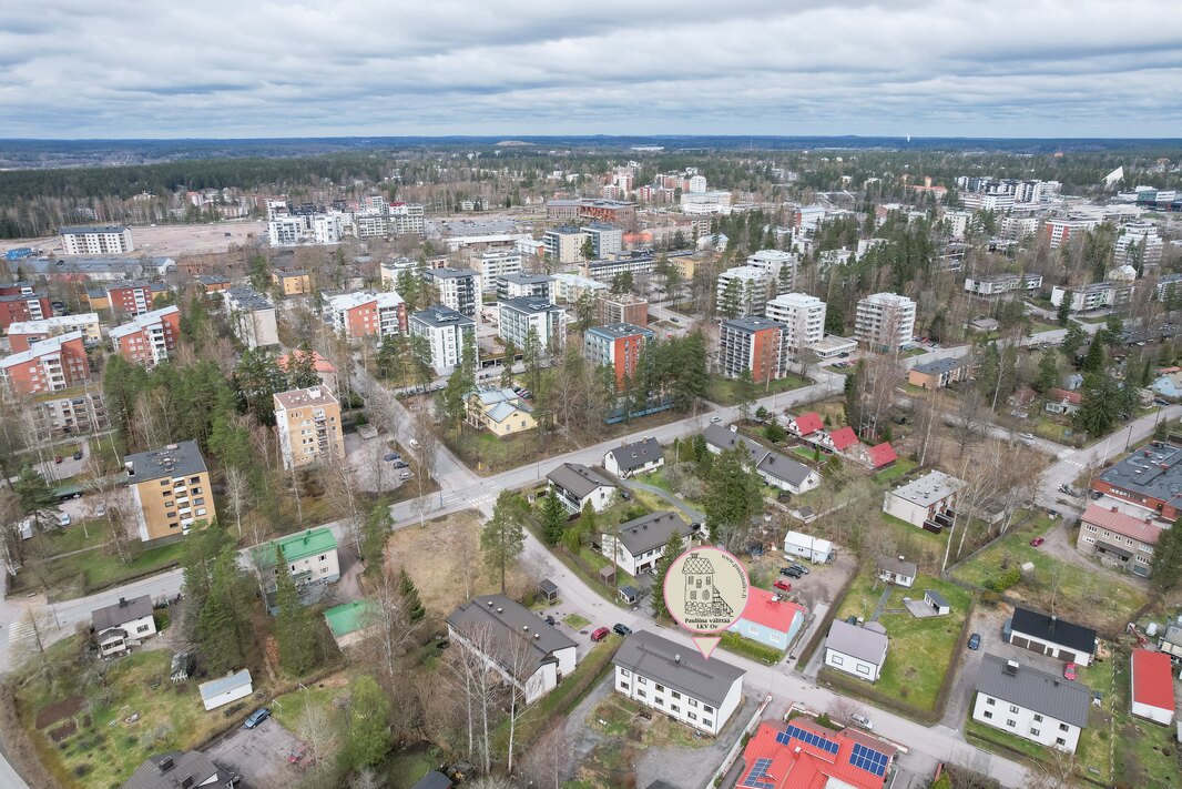 Lähin ruokakauppa n. 350 m. Kauppakeskus Willa n. 1 km.