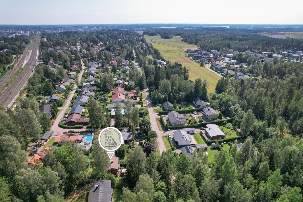 Metsäiset ulkoilureitit lähtevät käytännössä kotiovelta.