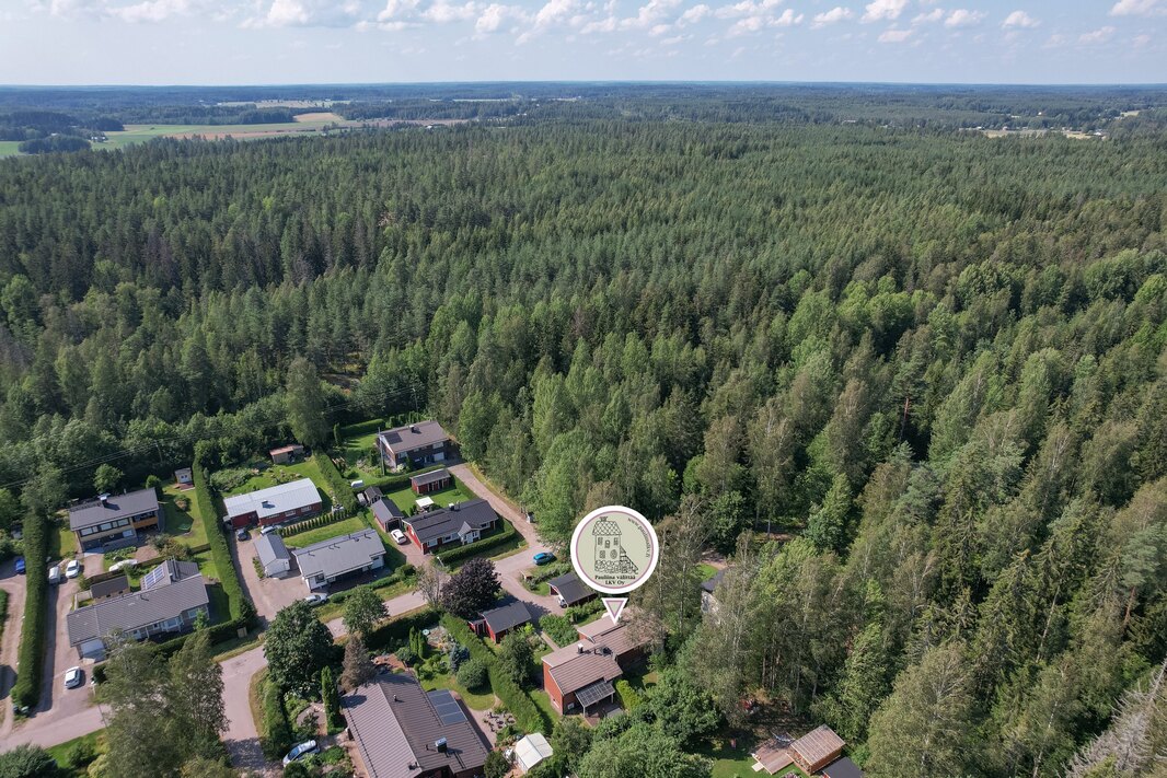 Saunakallion juna-asemalle on n. 700 m.