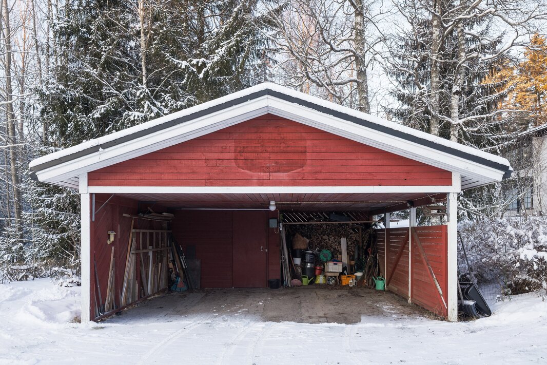 Autokatoksen yhteydessä on kylmä varastotila.