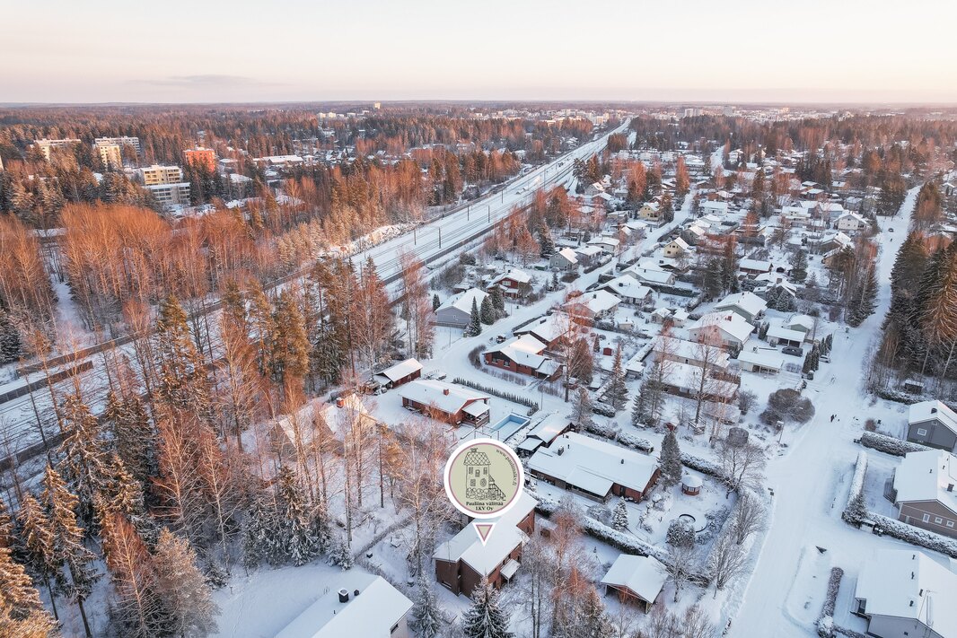 Lähin ruokakauppa n. 900 m. 