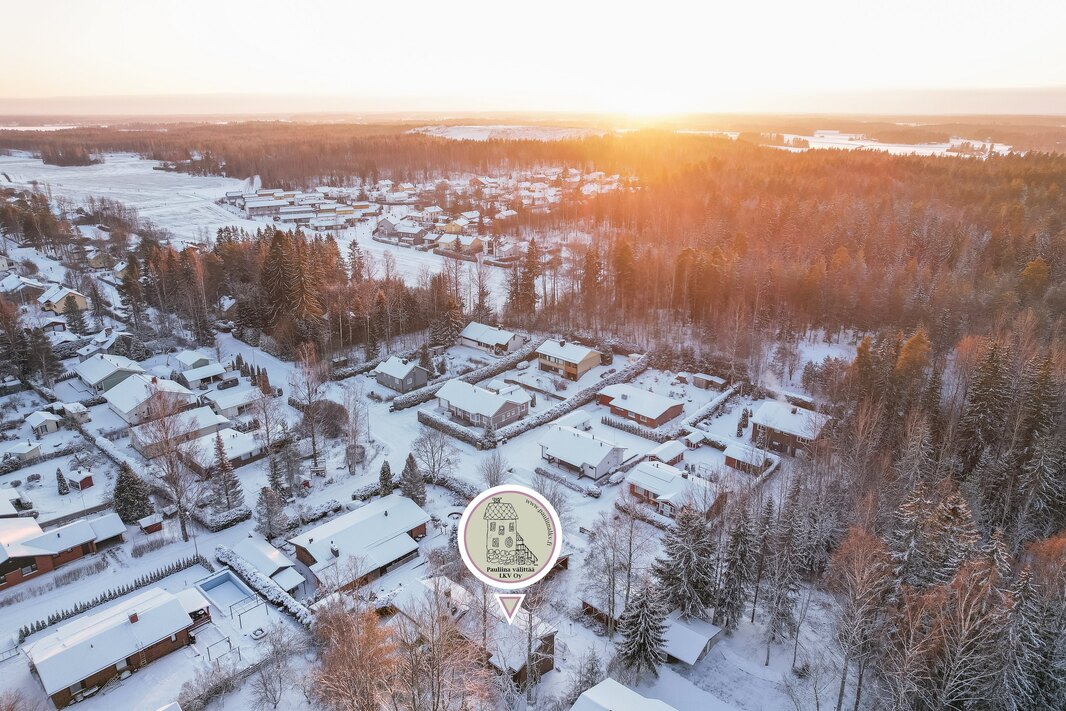 Saunakallion juna-asemalle on n. 700 m.